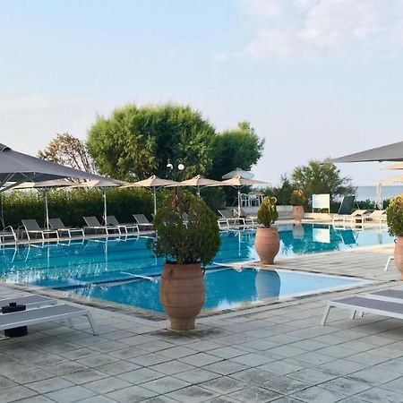 Kassandra Mare Hotel Nea Poteidaia Exterior foto