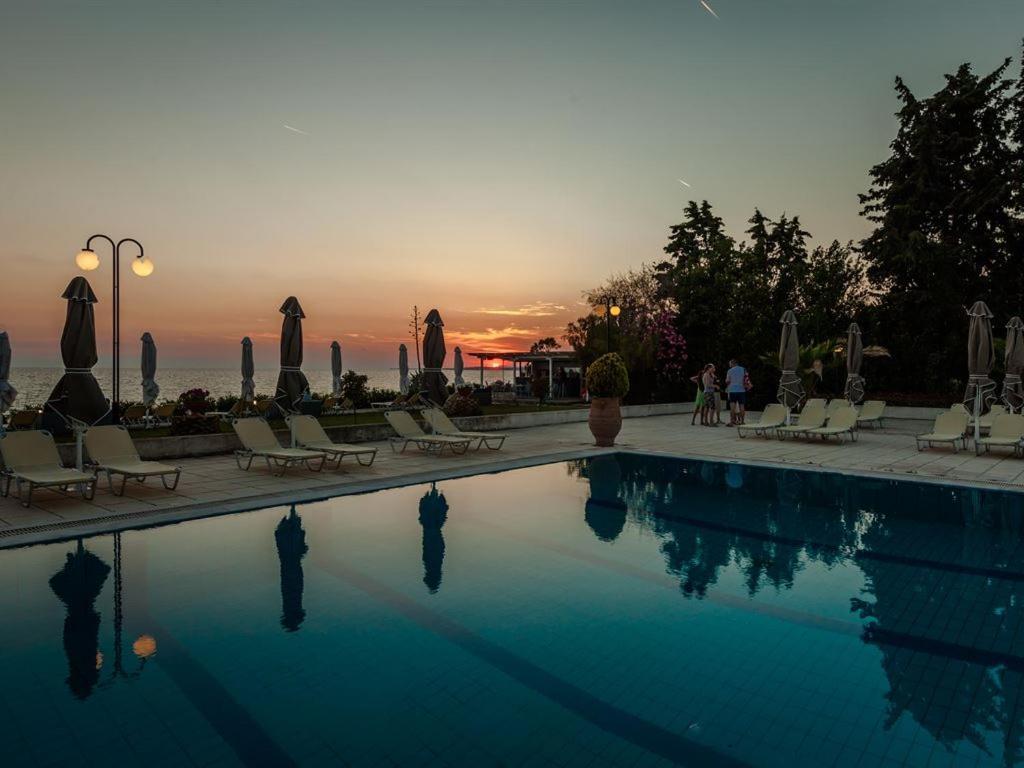 Kassandra Mare Hotel Nea Poteidaia Exterior foto